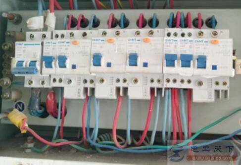 零线不进总开关,在零排上接线会不会零线带电