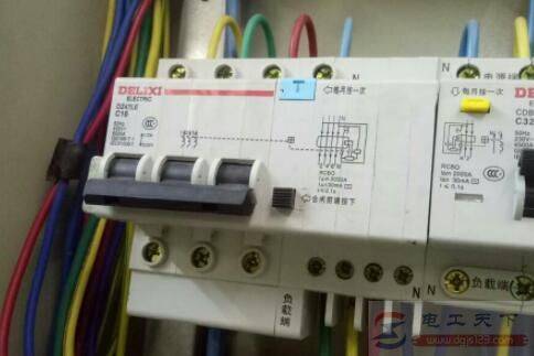 分开关断开后仍漏电跳闸什么原因