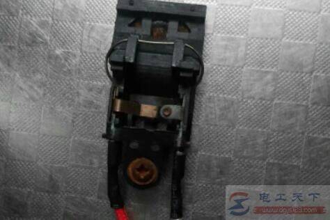 ��ˮ�����ص��ɵİ�װ����