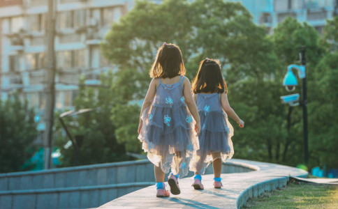 女孩姓钟取高分的名字