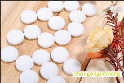 梦见樟脑丸 樟脑球