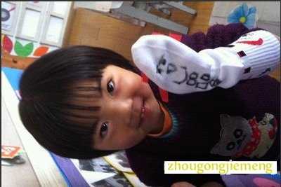 梦见袜子穿手上